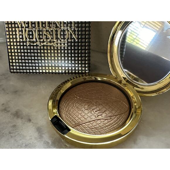 MAC Extra Dimension Skinfinish Highlighter JUST WHITNEY HOUSTON Powder New inBox - Picture 2 of 3